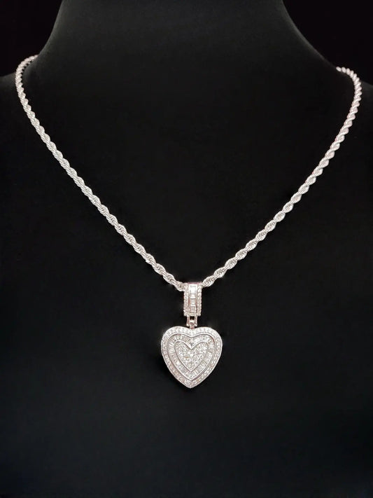 Women's Hip Hop Love Heart Pendant Necklace, Vintage Fashionable Jewelry for Parties, Everyday Wear, and Lovers' Gifts