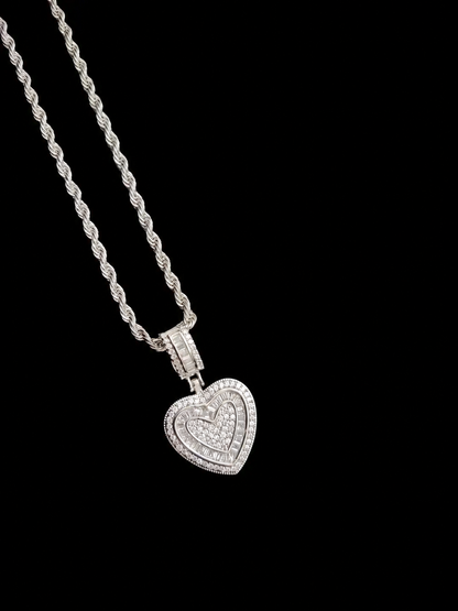 Women's Hip Hop Love Heart Pendant Necklace, Vintage Fashionable Jewelry for Parties, Everyday Wear, and Lovers' Gifts