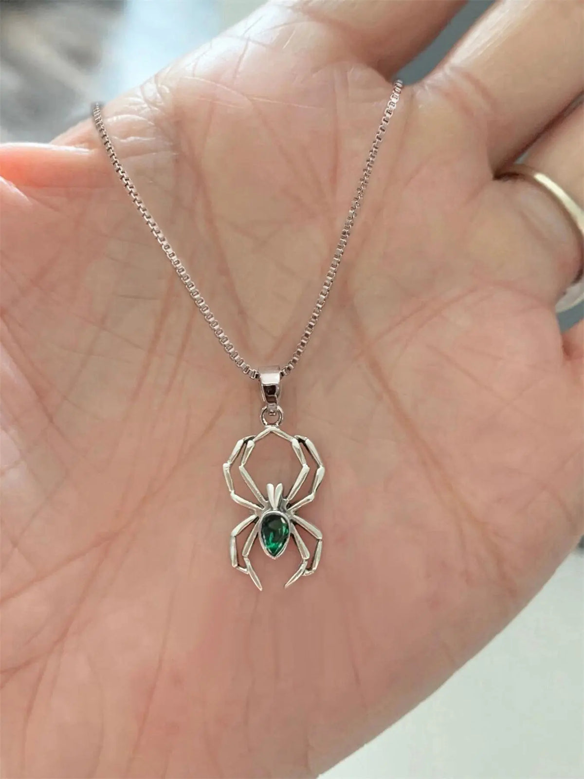 Gothic Spider Pendant Necklace for Women, Dainty Witchy Fashion Jewelry
