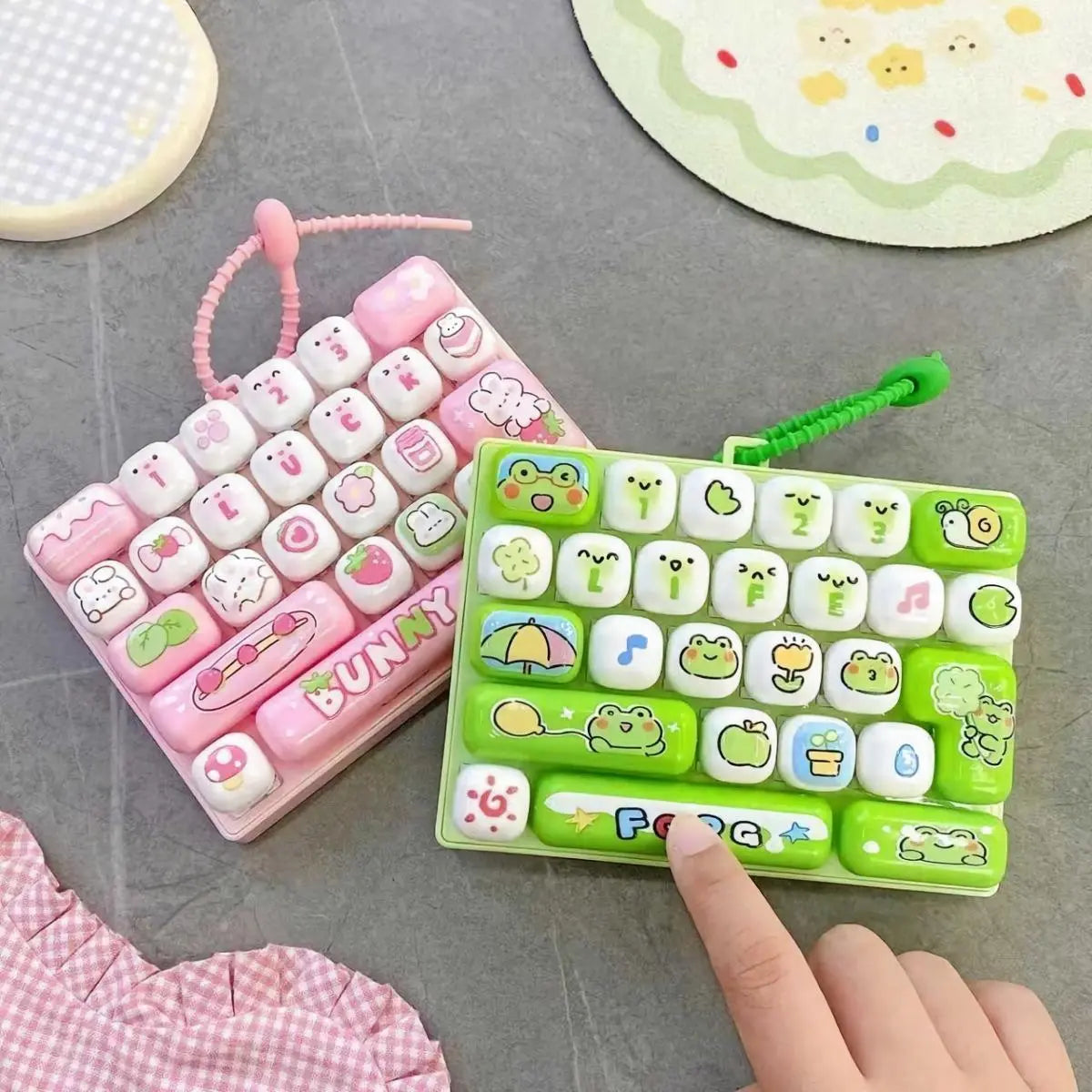 ⌨️🐾 26-Key Cartoon Animal Keyboard Keychain, Stress Relief Fidget Toy & Fun Mood Booster Gift ✨💖