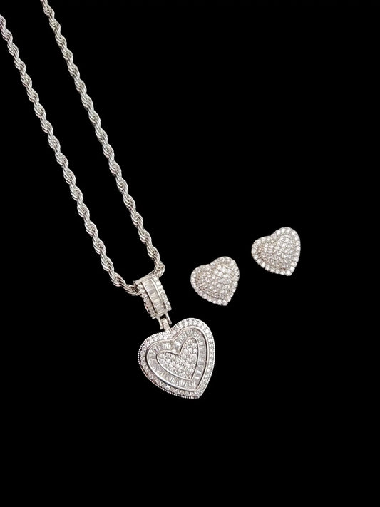 Women's Hip Hop Love Heart Pendant Necklace, Vintage Fashionable Jewelry for Parties, Everyday Wear, and Lovers' Gifts
