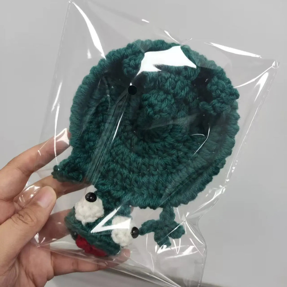Hand-knitted Crochet Lizard Coaster | 3D Handcrafted Amigurumi Cup Mat | Artisan Home Décor