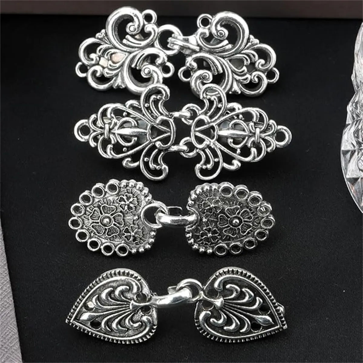 Vintage Sweater Shawl Clips Set, 4-Piece Elegant Retro Cardigan Clips for Women