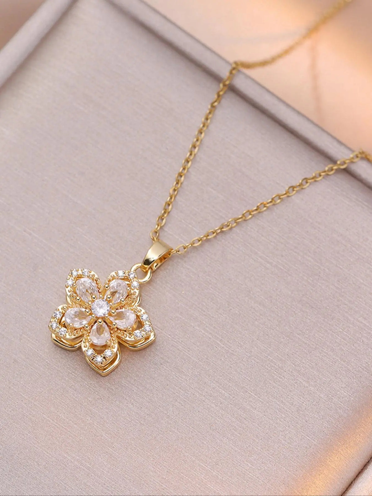 Elegant Flower Rhinestone Pendant Necklace for Women, Versatile Everyday Jewelry